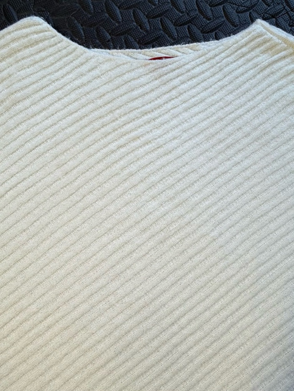 Jennifer Lopez Cream Diagonal-Textured Batwing Sweater Size XL - Picture 3 of 9
